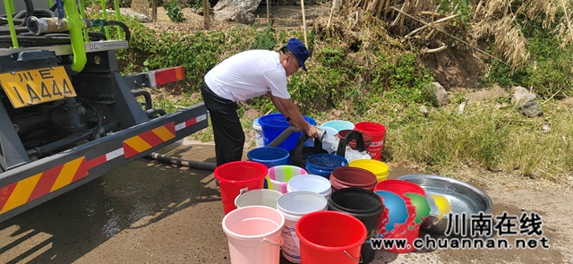 余占华送水3.jpg