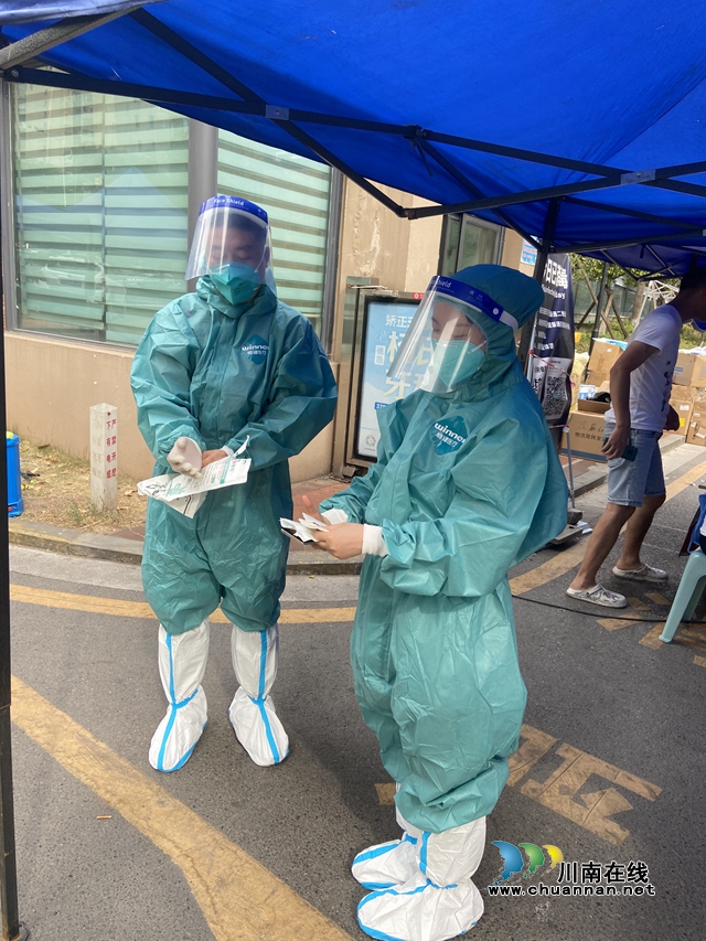 区委统战部、区工商联全体干部职工下沉抗疫一线.jpg