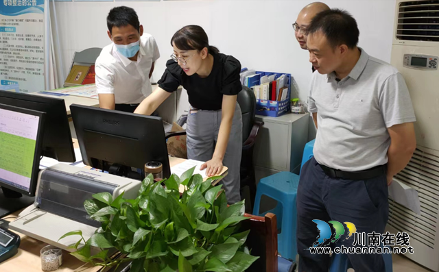 合江县人社局深入开展“局长走流程”活动
