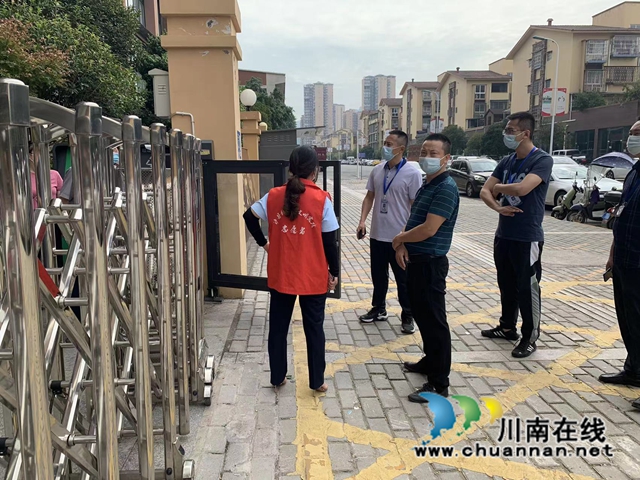 县住建局巡查慧师苑、康桥郡小区疫情防控工作。 (3).jpg
