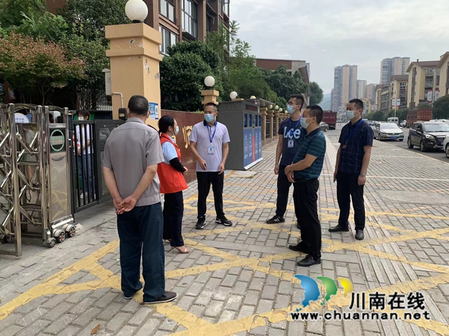 县住建局巡查慧师苑、康桥郡小区疫情防控工作。 (2).jpg