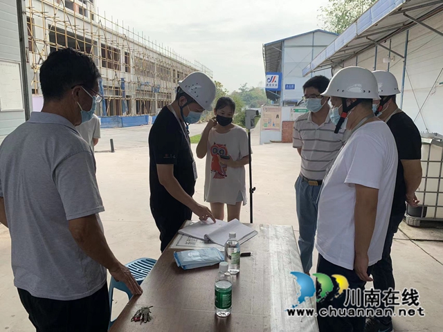 到幸福里城西佳苑督查建筑工地疫情防控工作。 (3).jpg