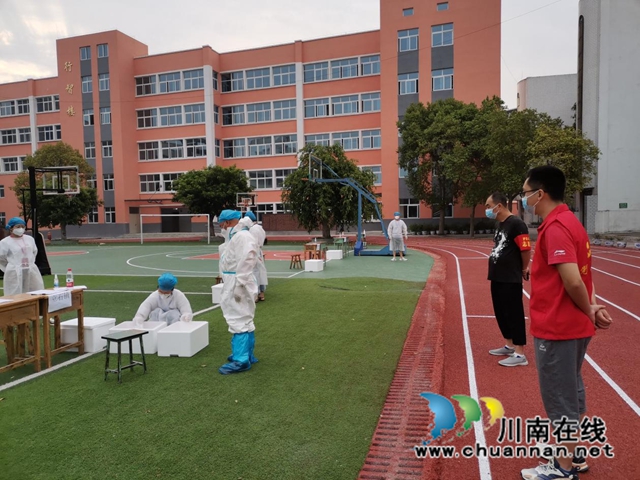 协助核酸样本的清点和转运.jpg