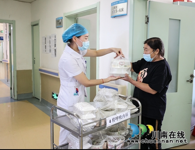 古蔺：医护人员化身“外卖员”，一周“跑腿”上千单