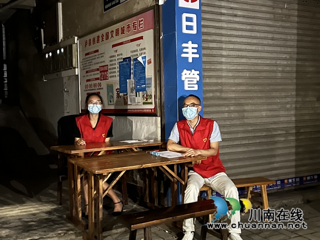 夫妻俩一起值守.jpg