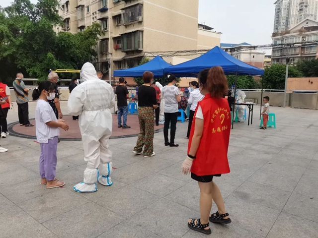 “接电话时还迷迷糊糊,挂了电话我翻身就下床了!”——泸州十八中教师志愿服务纪实(图11) 11.jpg