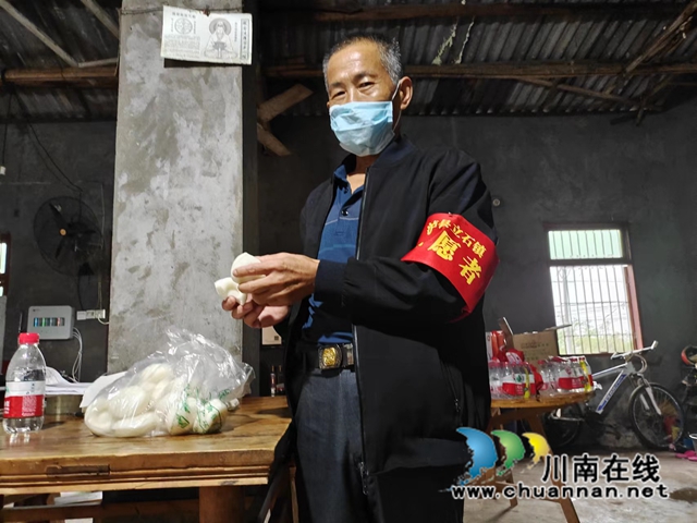 泸县立石镇：携手抗疫情，爱心人士为一线人员送免费早餐
