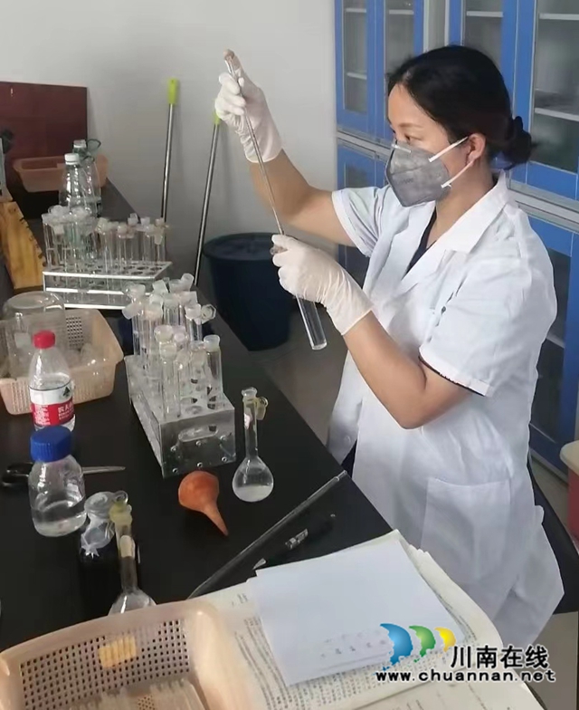 检测水质1.jpg