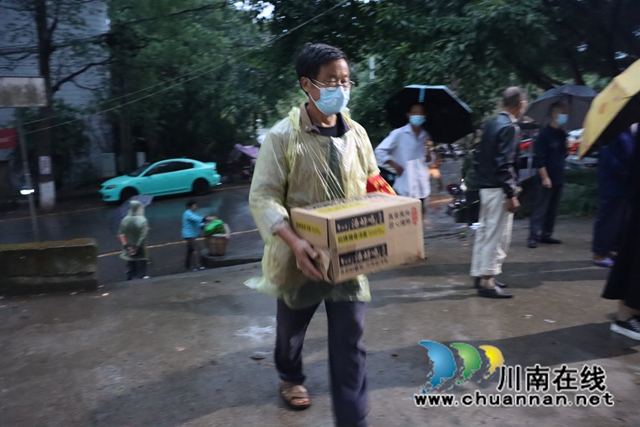泸县立石镇：人大代表为人民，战“疫”一线显担当