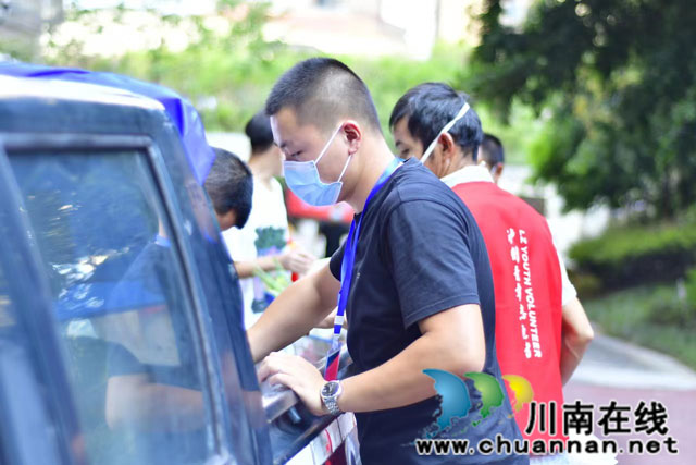 龙马潭区鱼塘街道志愿者“微故事”：抗疫一线的温暖底色