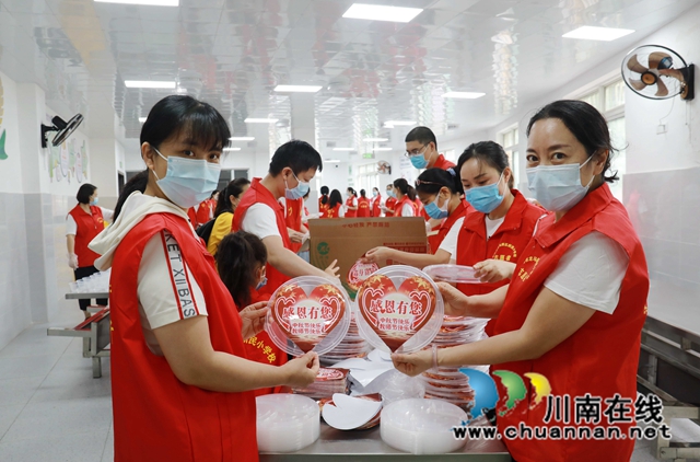 龙马潭区：别样中秋暖心餐，同心坚守共战“疫”