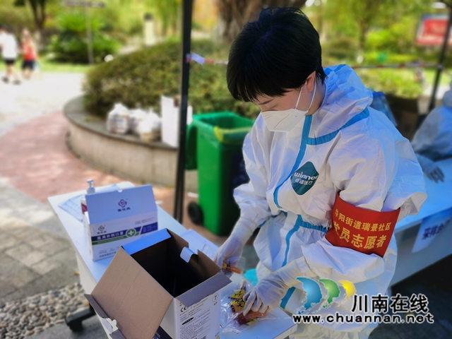 江阳区华阳街道:党员夫妻齐上阵,战疫路上携手行(图2) 2.jpg