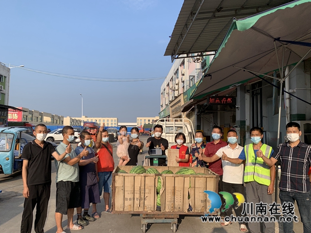 同心抗疫！海吉新城商户向龙马潭区鱼塘街道抗疫工作者捐赠4000余斤水果