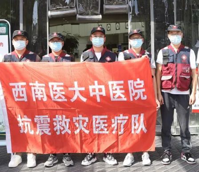 抗震救灾|西南医大中医院5名勇士回家了……(图2) 2.jpg