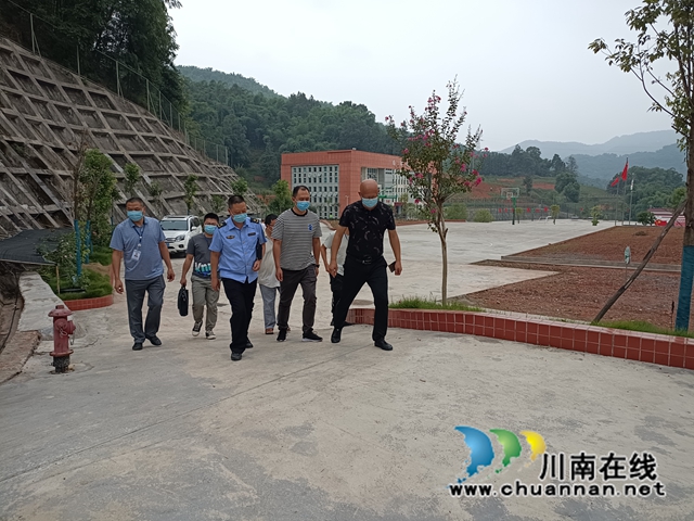 检查学校3.jpg