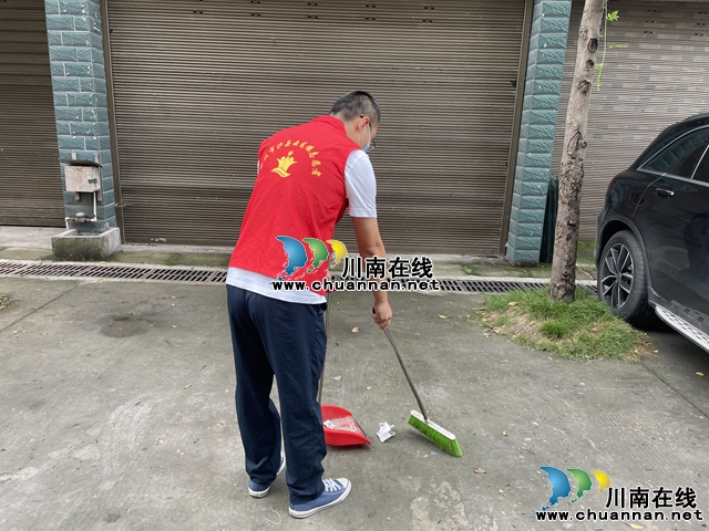 云龙镇开展“迎国庆助创城·文明行动日”集中行动