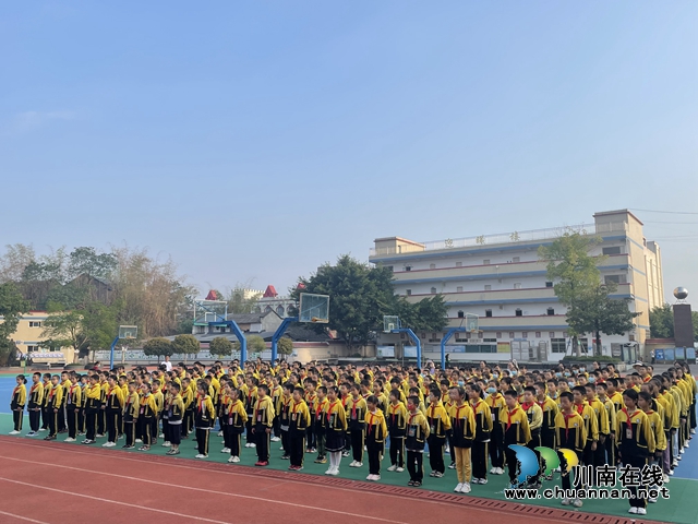 泸县云龙镇学校:小小红领巾,浓浓爱国情!(图2) 1864bfe0851ad3b1870262baab48caa.jpg