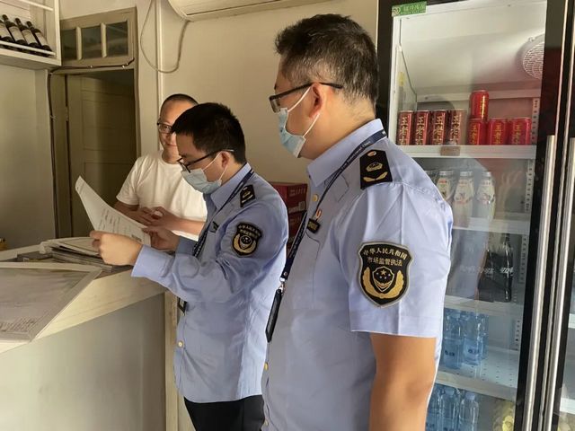 泸州市市场监督管理局守护节日市场食品安全