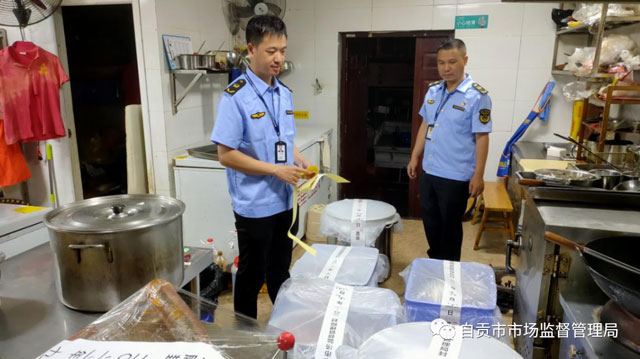 凌晨出击！自贡一餐饮店涉嫌使用回油被查
