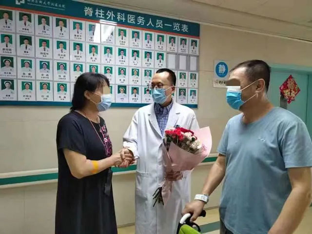 “奇迹康复” 东北夫妇送来锦旗,“干得漂亮” 同行专家称赞(图2) 2-1.jpg