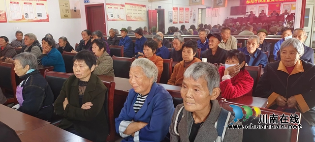 纳溪:脱贫村200名老人欢欢喜喜庆重阳(图6) 图二.jpg