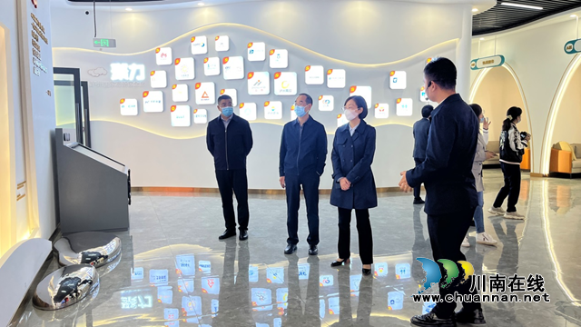 合江县总工会组织参观学习职工服务阵地建设