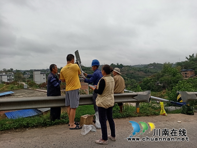 泸县：爱心乡贤捐路灯，照亮家乡幸福路