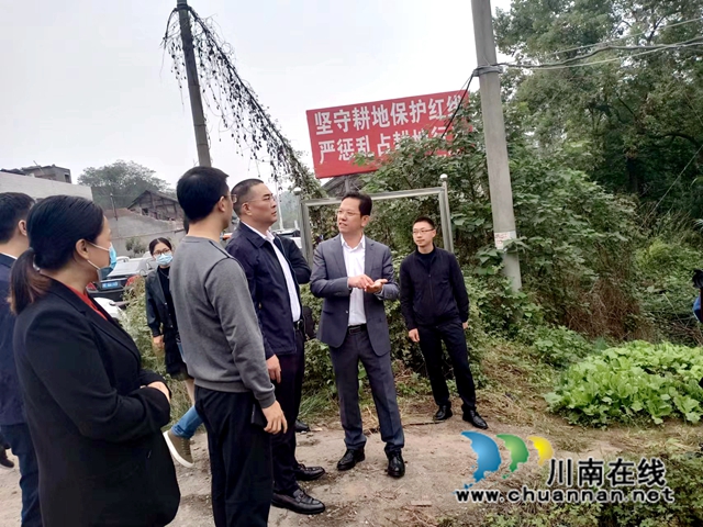 曹阳督导泸县濑溪河大巫滩溢流口整治工作