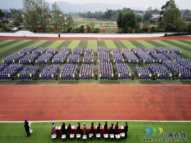 泸县建校举行2022年秋期军训会操表演暨总结表彰大会