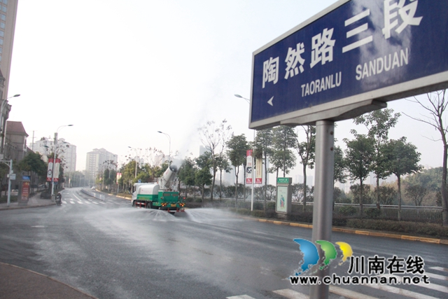 抑尘车正在作业.JPG