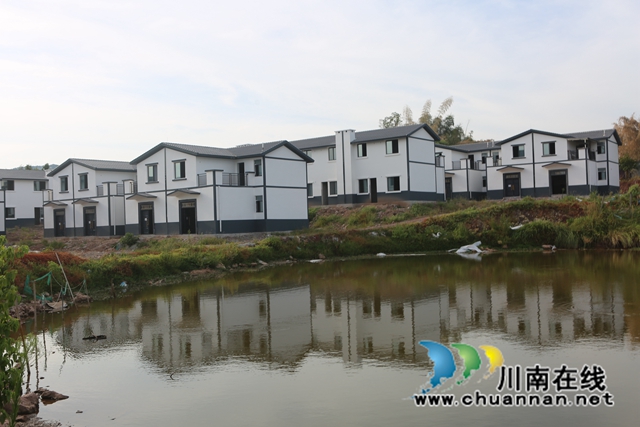 赵岩村灾后新村（曾佐然摄）.JPG