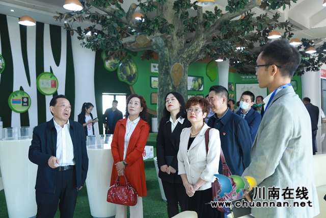 泸州市扶贫基金会为合江真龙柚发展提供技术助力