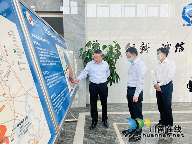2022年10月18日，泸州市委常委、统战部部长、市总工会主席李堂兵带队调研泸县“拼经济、搞建设、抓发展”工作2_副本.jpg
