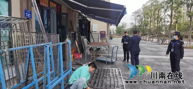 泸县综合行政执法局:专项整治齐发力,市容市貌展新颜(图2) 联合观澜小院物业规范城东小学周边占道经营.jpg