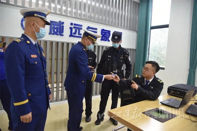 李鬼遇李逵！内江这里查到个假“消防”