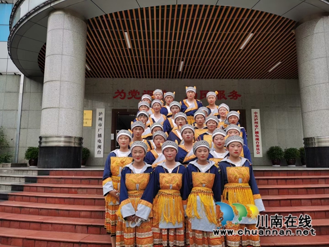 学生合照.jpg