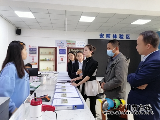 泸县开展农民工综合服务站重点建设工作调研
