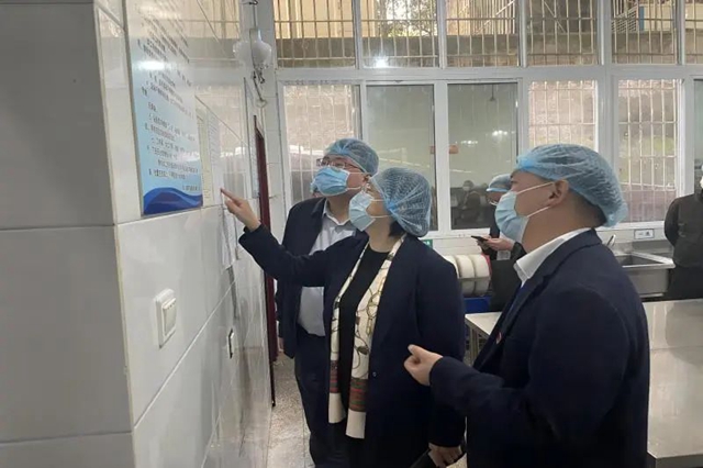 刘著督查泸县校园食品安全工作