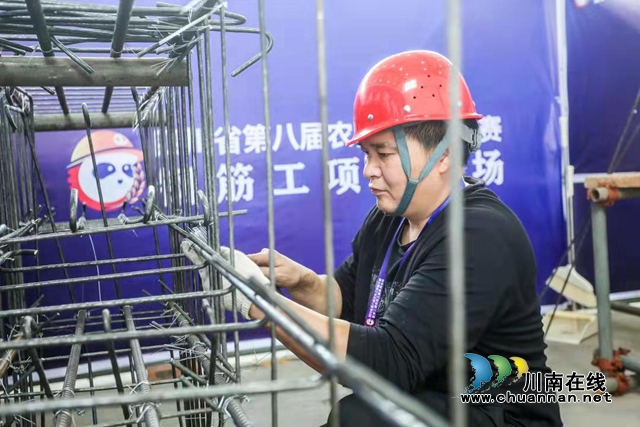 2.朱祥洪参加钢筋工技能大赛.jpg