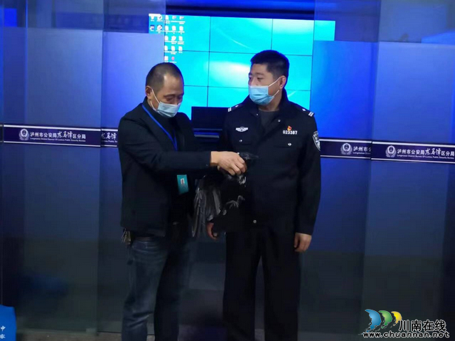 鱼塘街道：回家吧！获救的白颈鸦成功放归自然