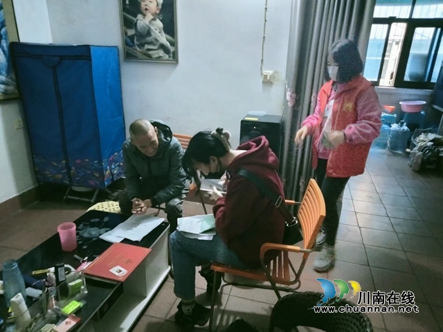 江阳区北城街道报恩塔社区:“三个到位”帮扶特扶家庭(图2) 扶2.jpg