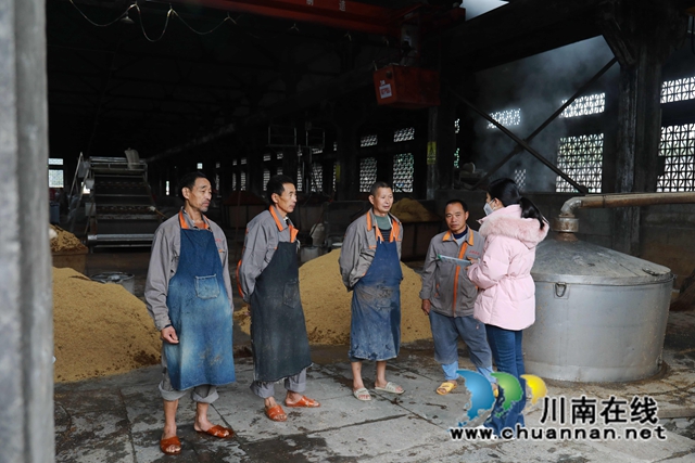 5：“法律明白人”进企业.JPG