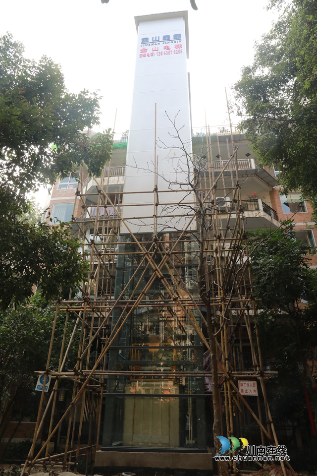 2：正在建造的电梯.JPG