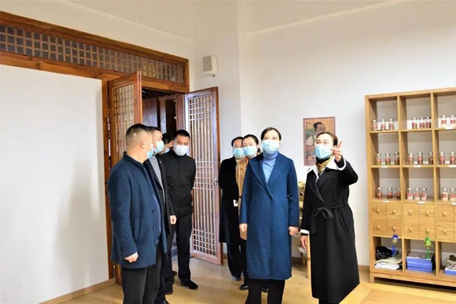 压紧压实食品安全主体责任｜罗素平率队督查学校安全工作