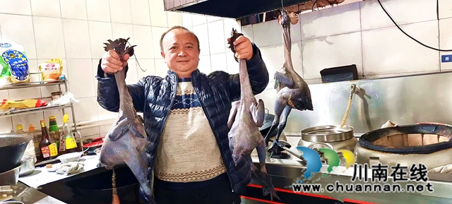 江阳区黄舣镇：诚信卖鸡汤，香飘三十年