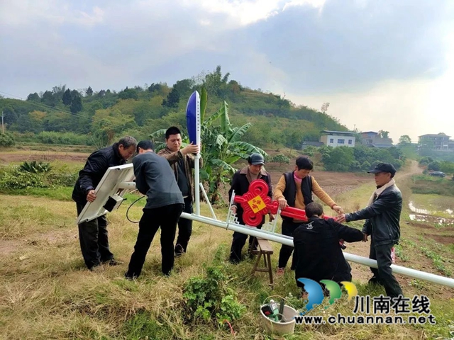 泸县得胜镇：乡贤自发安路灯，照亮乡村振兴路