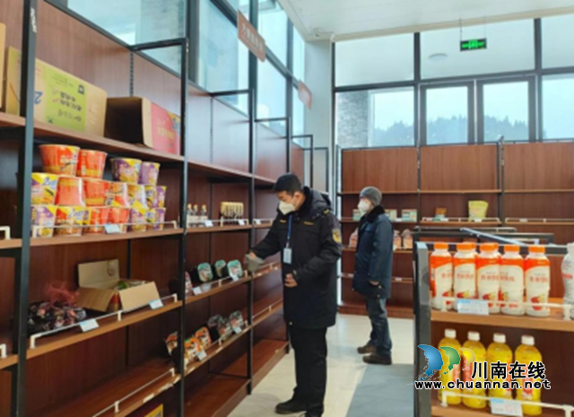 叙永县市场监管局两河所：高速公路服务区安全检查迎“双节”