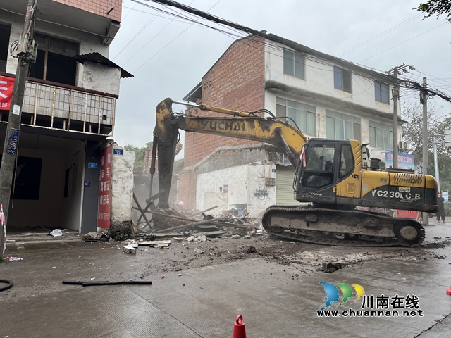 纳溪：G321改建项目进入重点控制性工程安富桥房屋拆除施工状态
