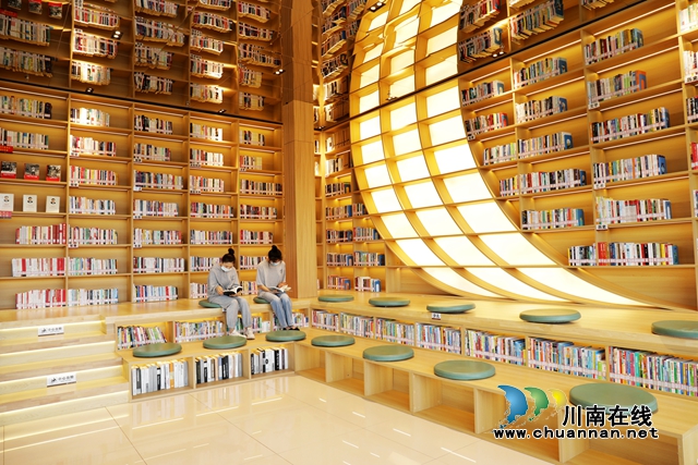 “这有光”24小时城市书房.JPG