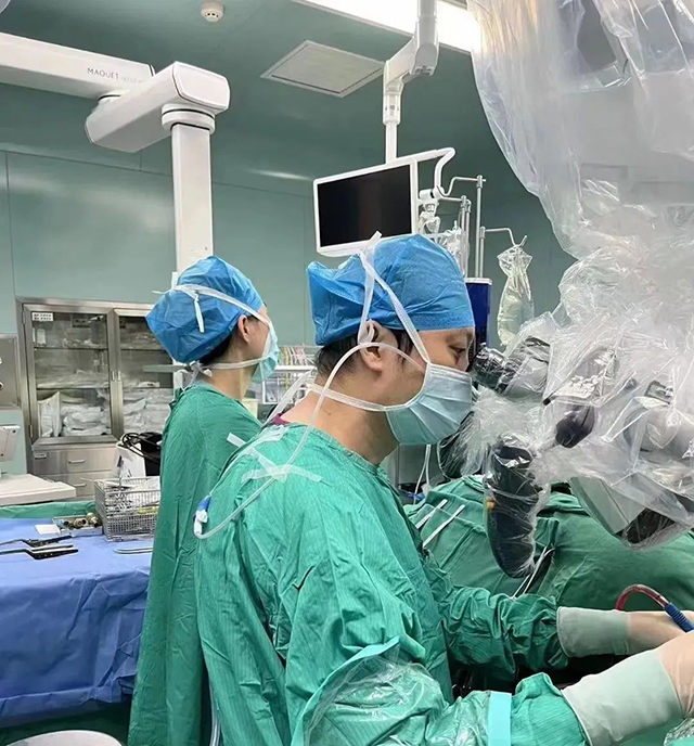 从穿上白大褂的那一刻，他们从来都只有这一个答案